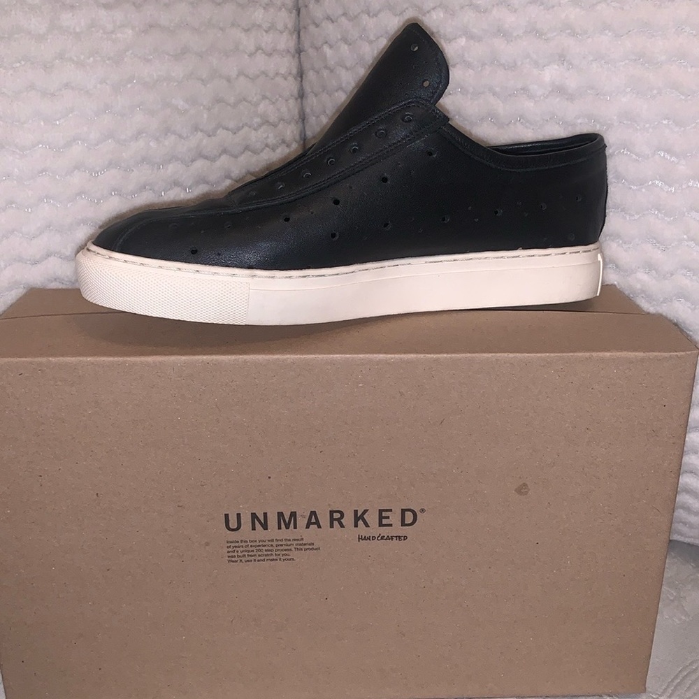 Unmarked Black Leather Lace Up Sneakers (size 9)